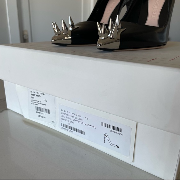 Alexander McQueen Spike-Embellished Leather Pumps - Picture 12 of 13